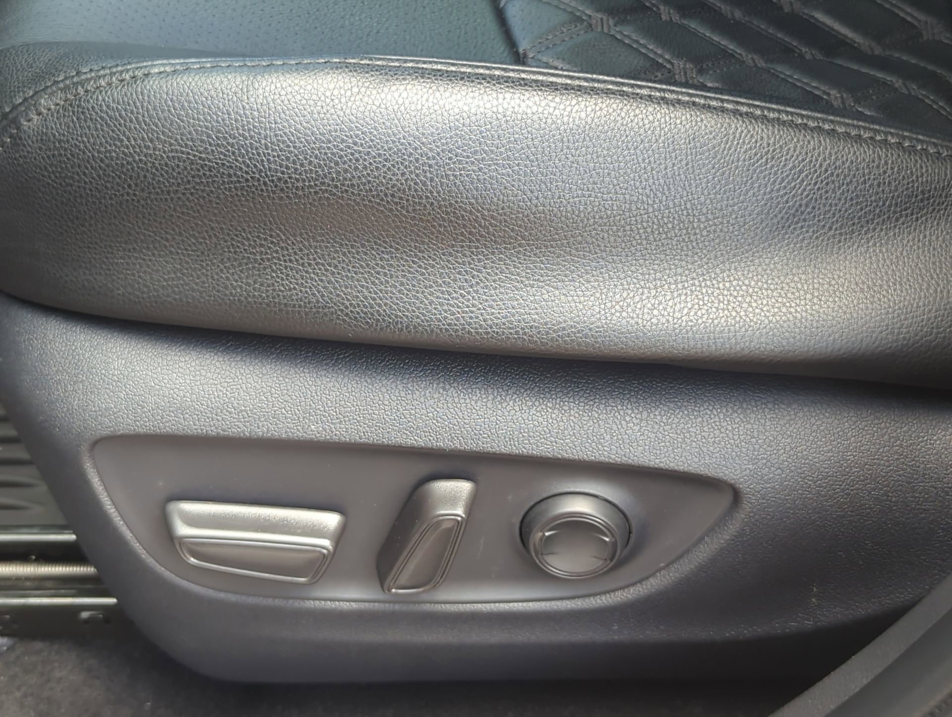Used 2025 Toyota RAV4 XLE w/ Convenience Package FWD image 57
