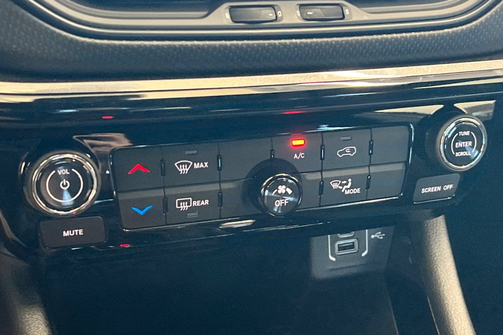 New 2026 Jeep Compass Latitude AWD/4WD image 19