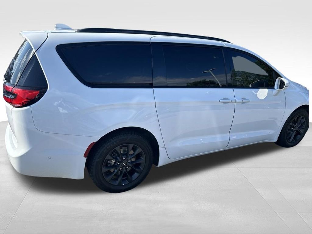Used 2021 Chrysler Pacifica Touring-L w/ Premium & Safety Sphere Group FWD image 4