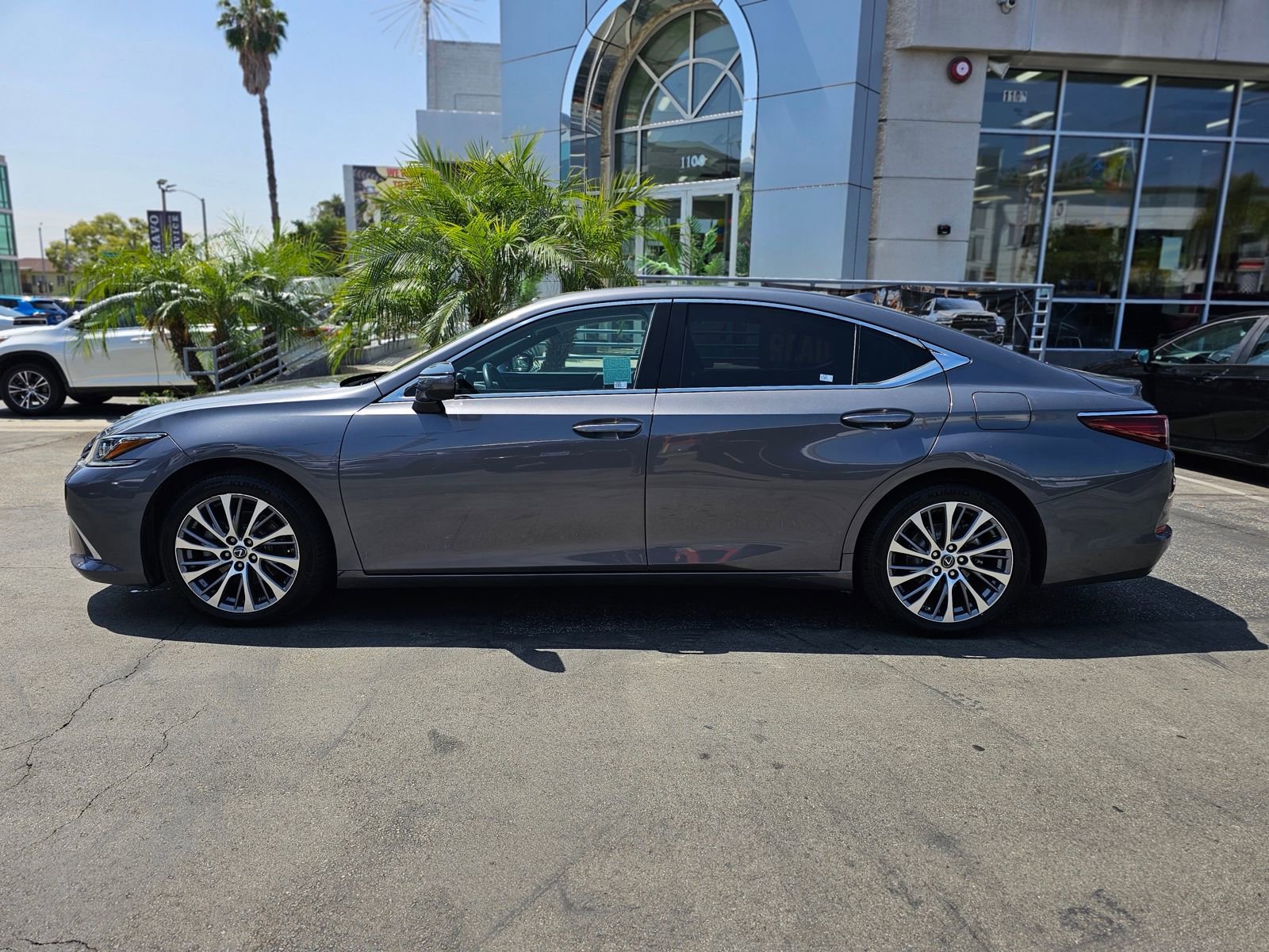 Used 2019 Lexus ES 350 w/ Premium Package FWD image 4