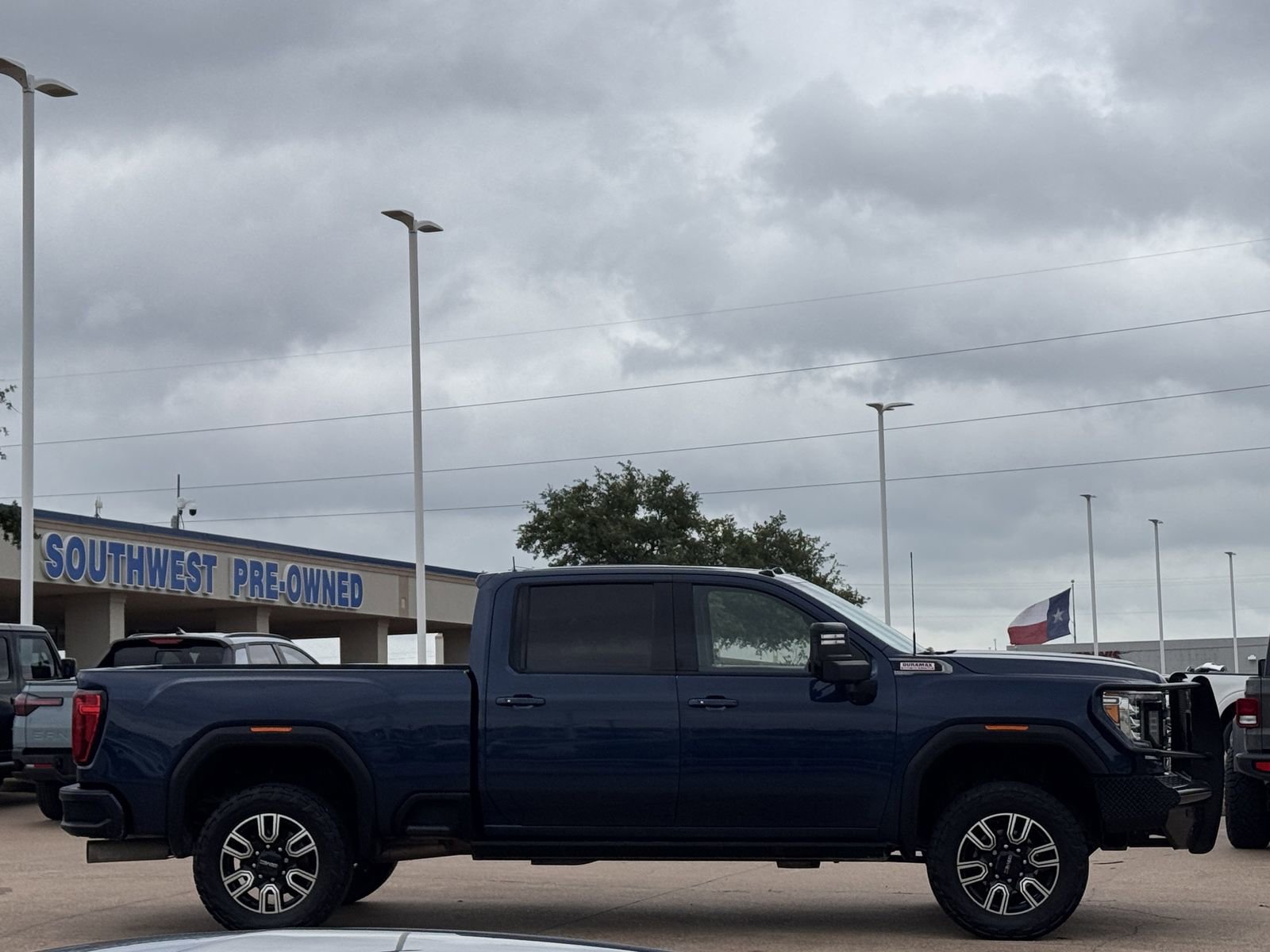 Used 2023 GMC Sierra 2500 AT4 w/ AT4 Premium Plus Package image 3