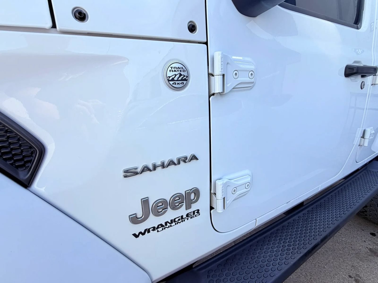 Used 2018 Jeep Wrangler Unlimited Sahara AWD/4WD image 2