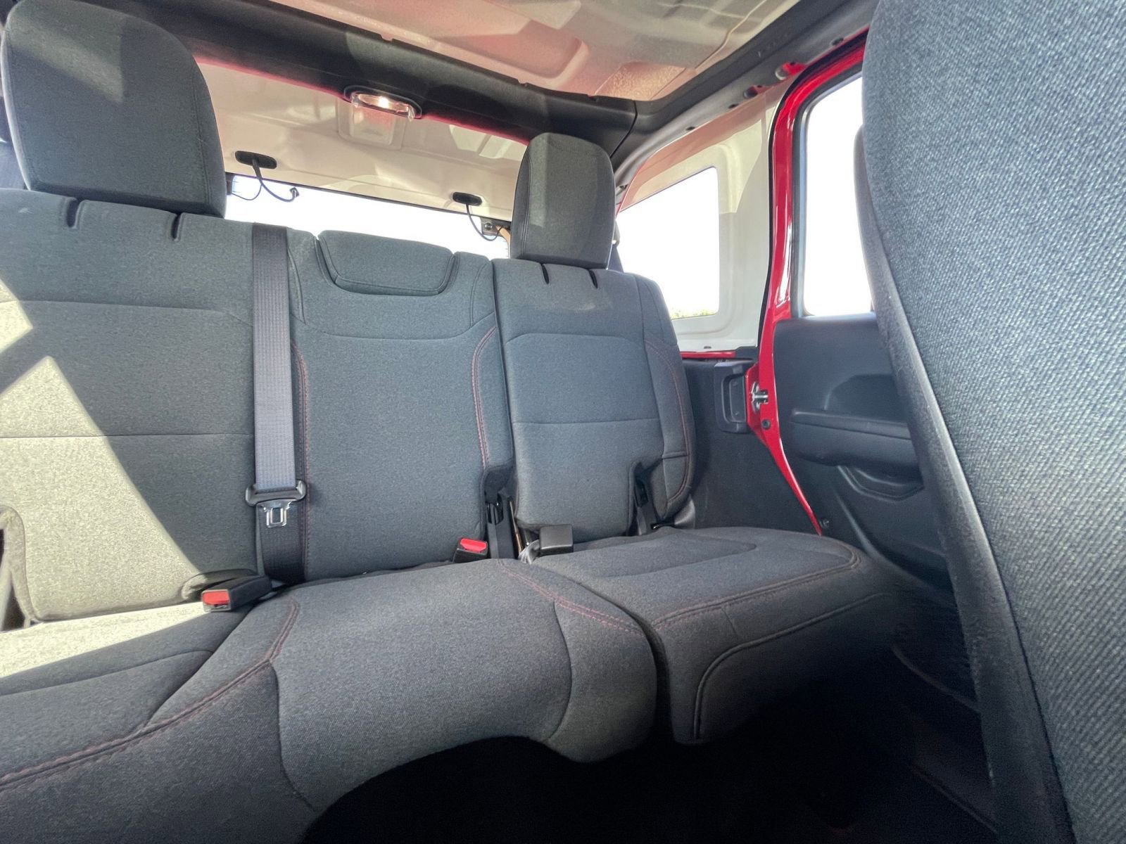 Used 2025 Jeep Wrangler Unlimited Rubicon image 37