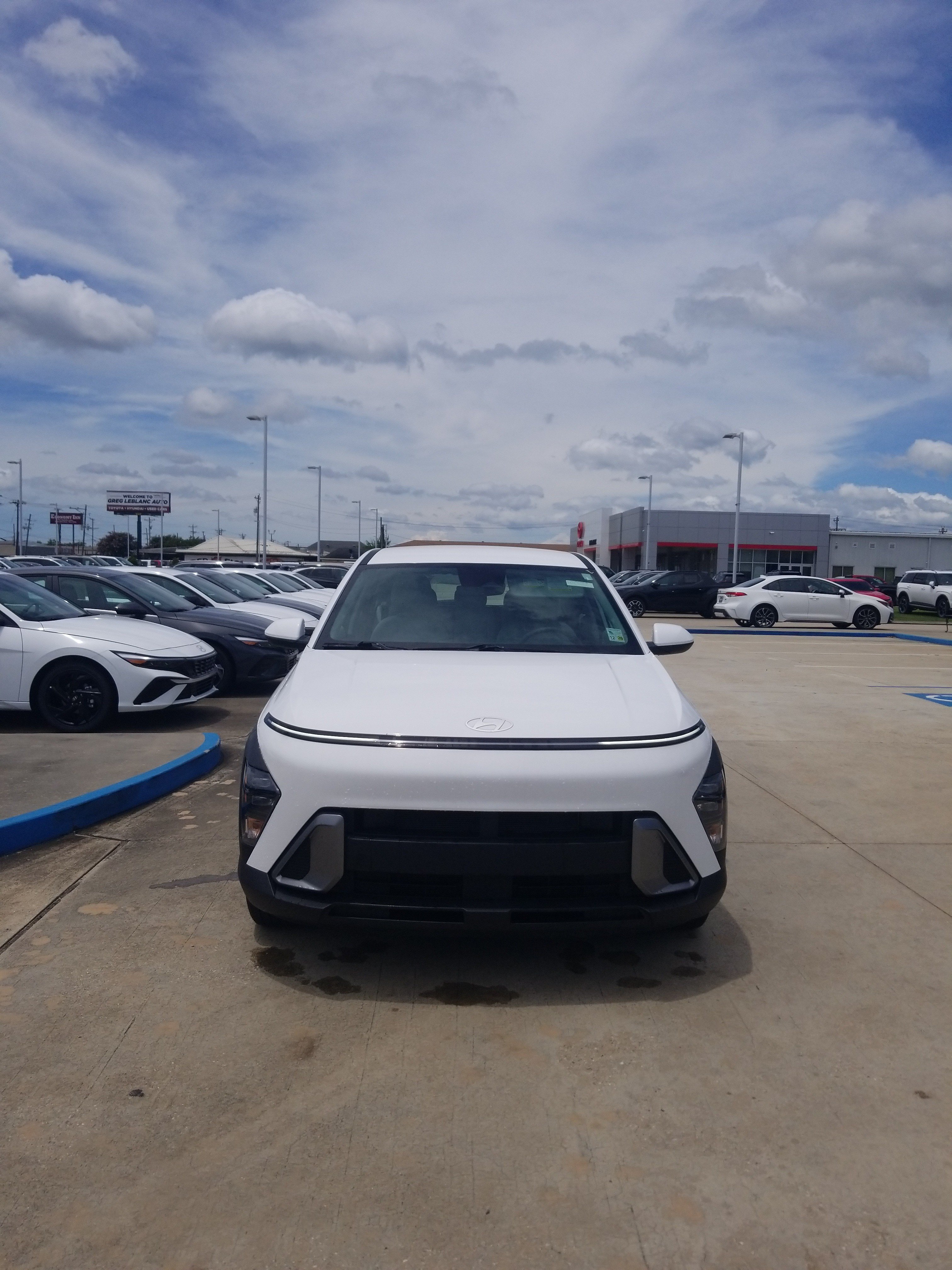 Used 2025 Hyundai Kona SE FWD image 2