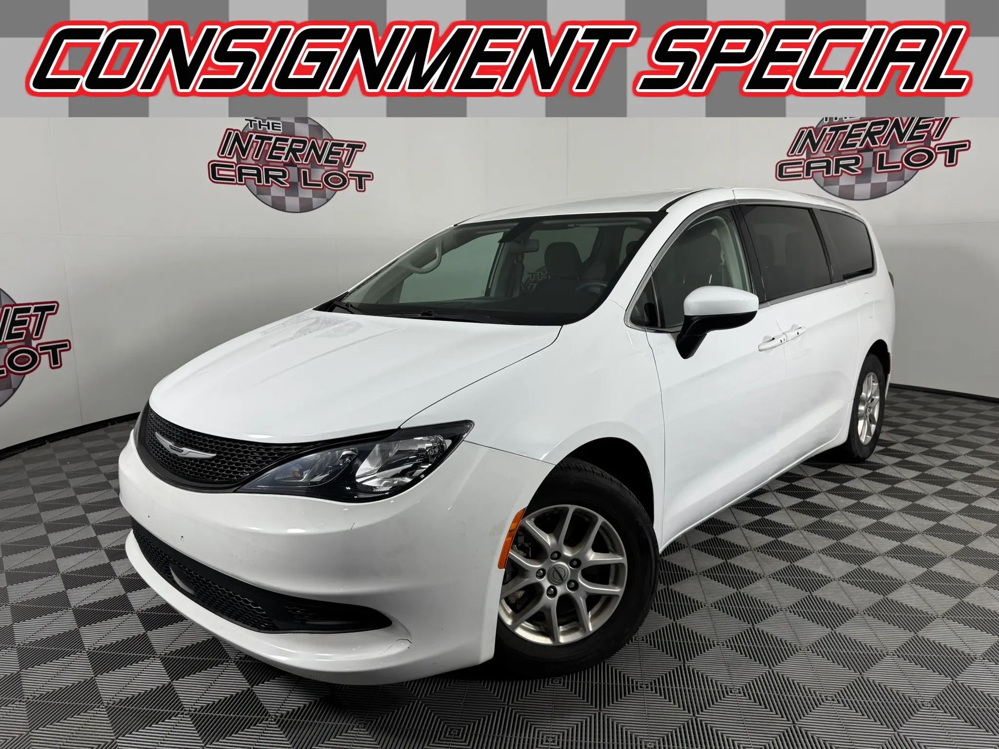 Used 2022 Chrysler Voyager LX FWD image 1