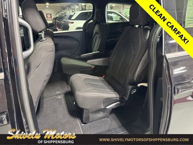 Used 2024 Chrysler Pacifica Touring image 22