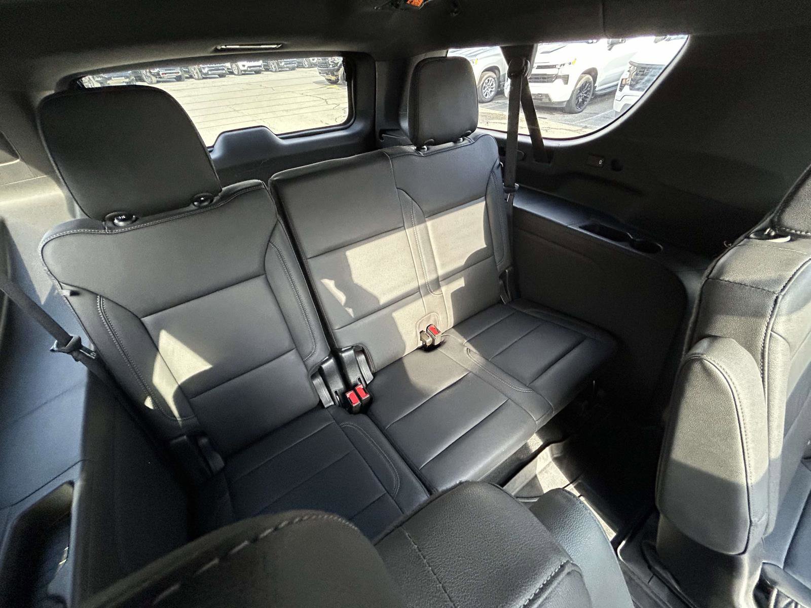 Used 2022 Chevrolet Suburban Z71 w/ Luxury Package image 17