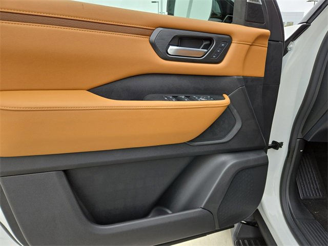 New 2026 Nissan Armada SL w/ Captain's Chari Seat Package image 11