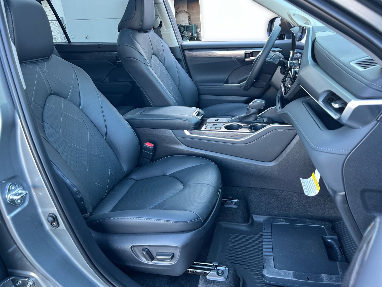 New 2026 Toyota Highlander Platinum image 23