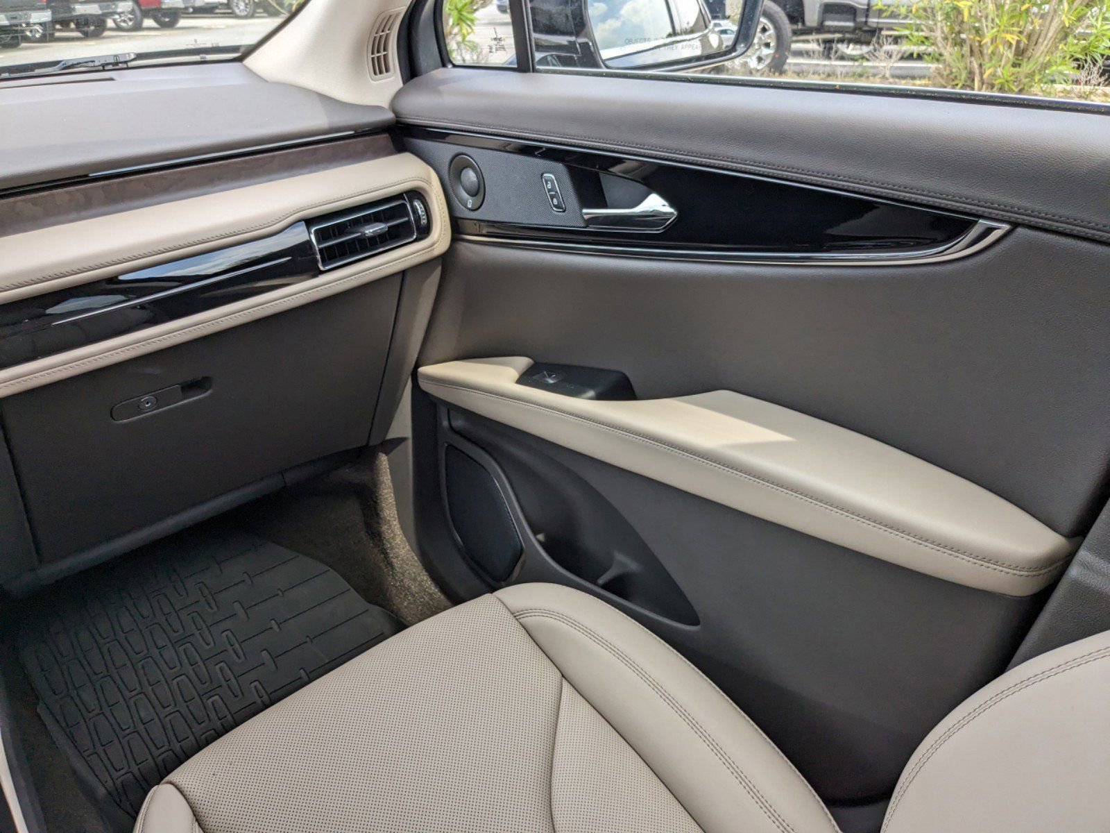 Certified 2023 Lincoln Nautilus Reserve w/ Equipment Group 201A image 19