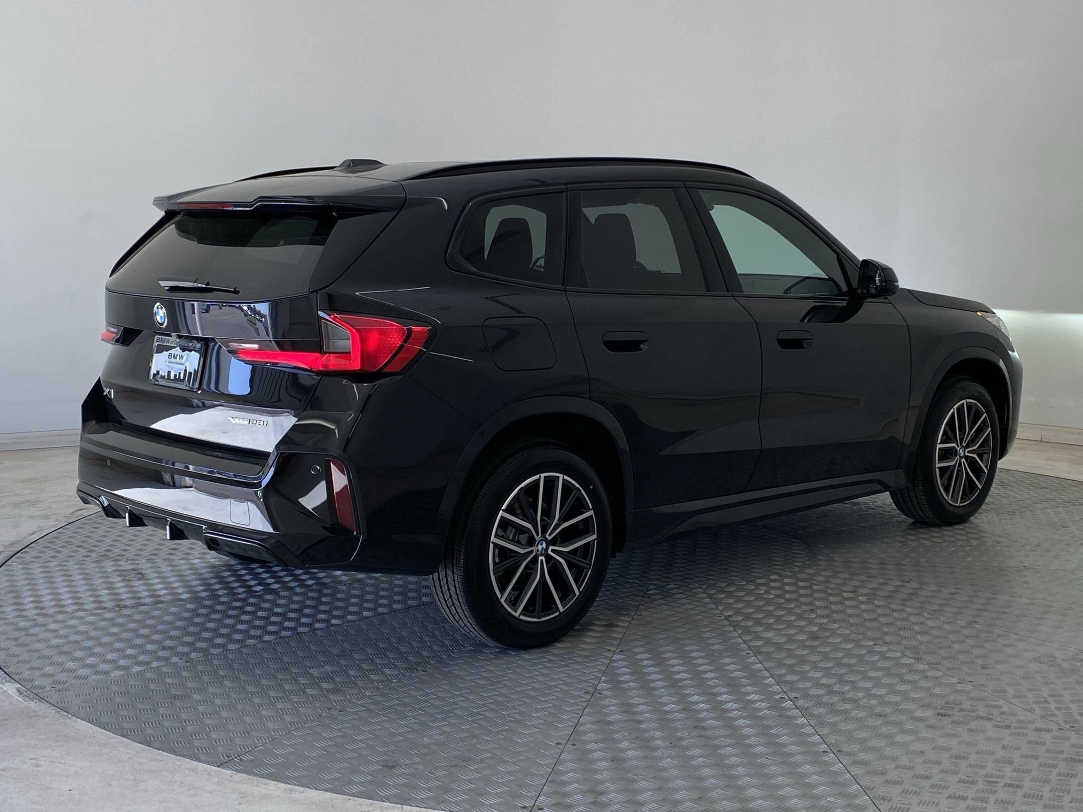 Used 2025 BMW X1 xDrive28i w/ Technology Package image 8