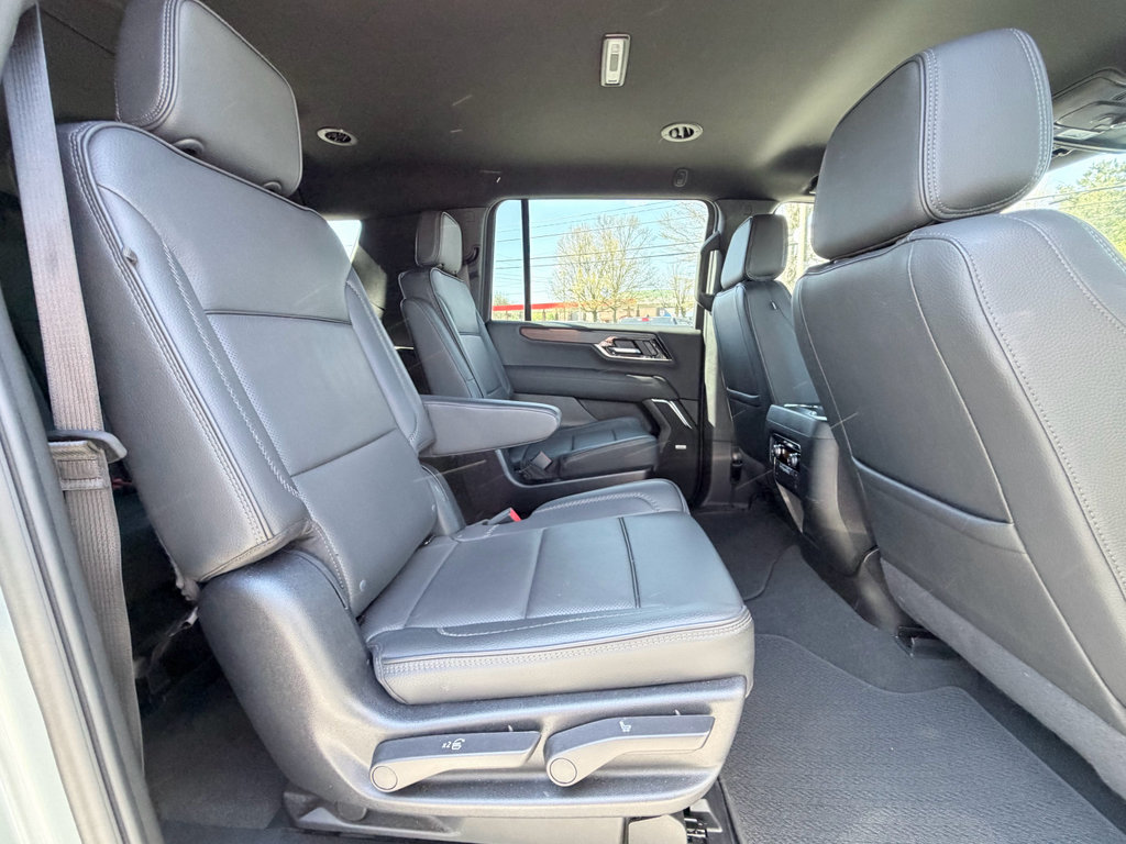 Used 2025 GMC Yukon XL Denali RWD image 28