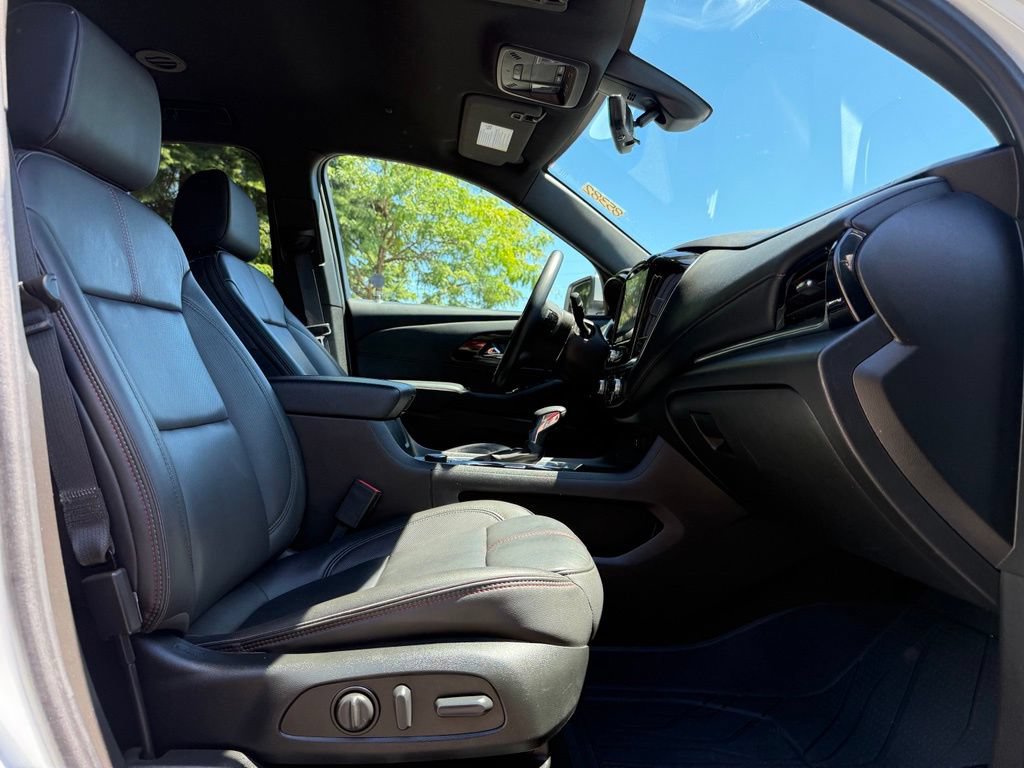 Used 2023 Chevrolet Traverse RS w/ LPO, Floor Liner Package FWD image 20