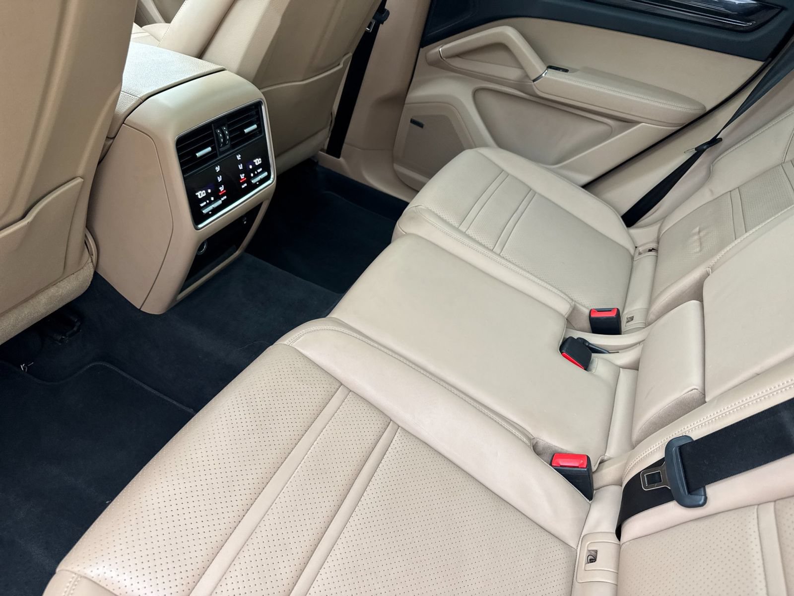 Certified 2022 Porsche Cayenne E-Hybrid AWD/4WD image 14