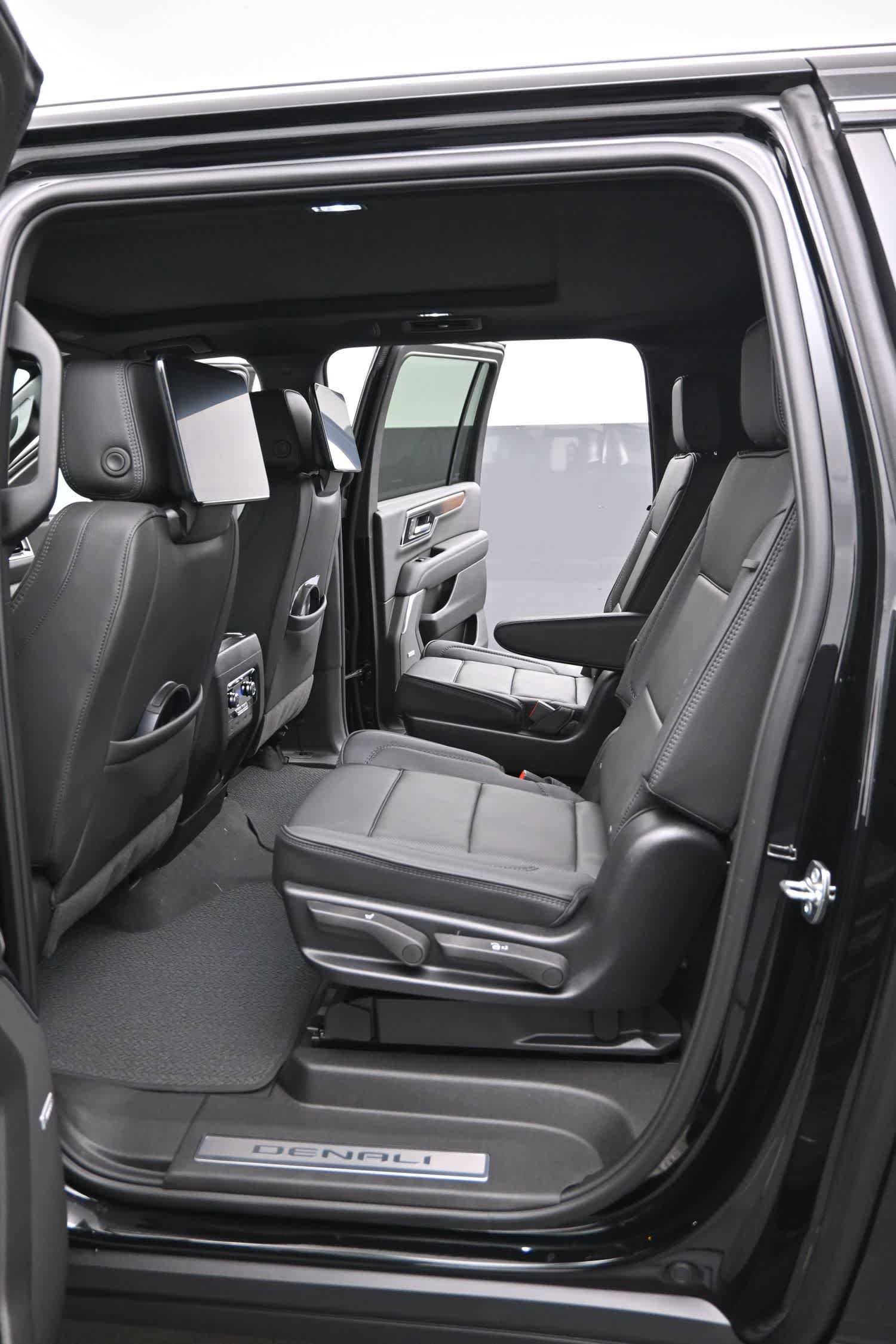 New 2026 GMC Yukon XL Denali w/ Denali Reserve Package image 14