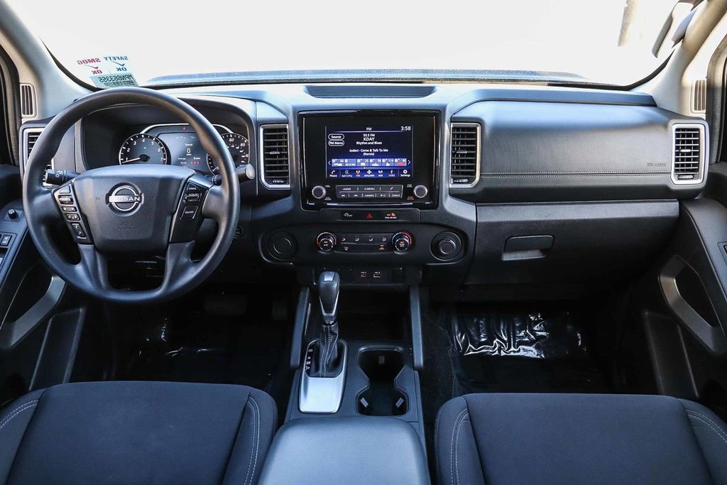 Used 2023 Nissan Frontier SV image 12