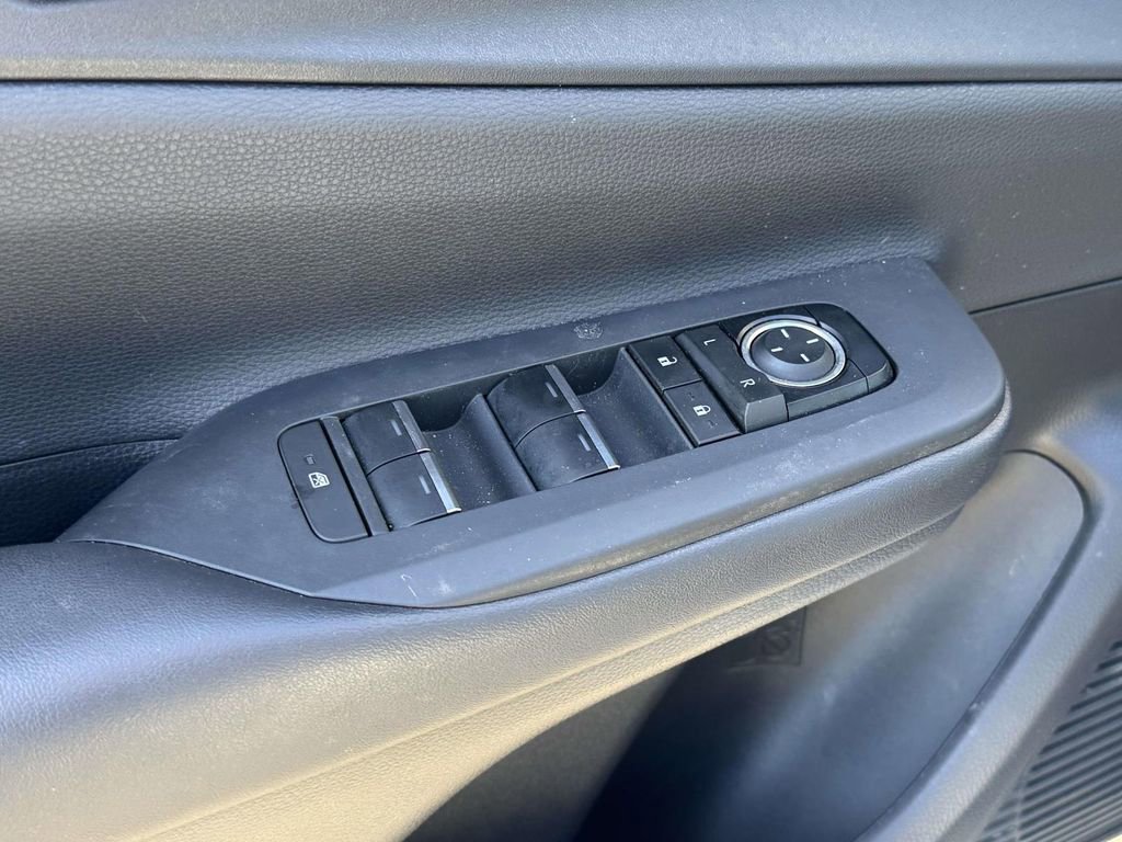 Used 2024 Toyota Prius Prime FWD image 17