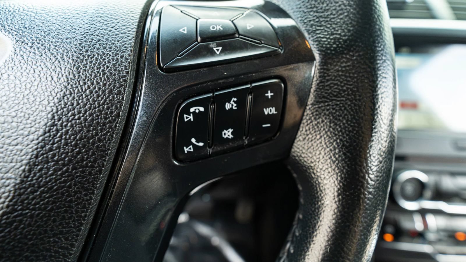 Used 2017 Ford Explorer XLT w/ Equipment Group 202A AWD/4WD image 47