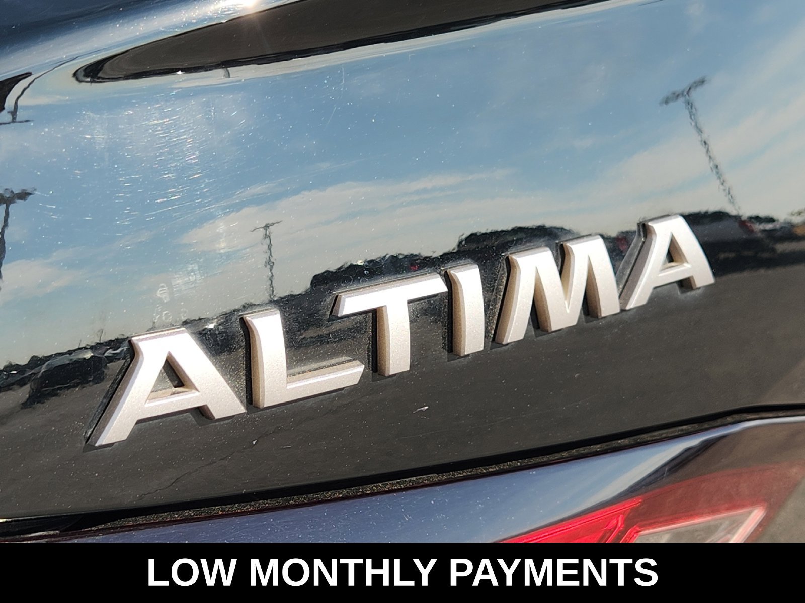 Used 2025 Nissan Altima 2.5 SV FWD image 13