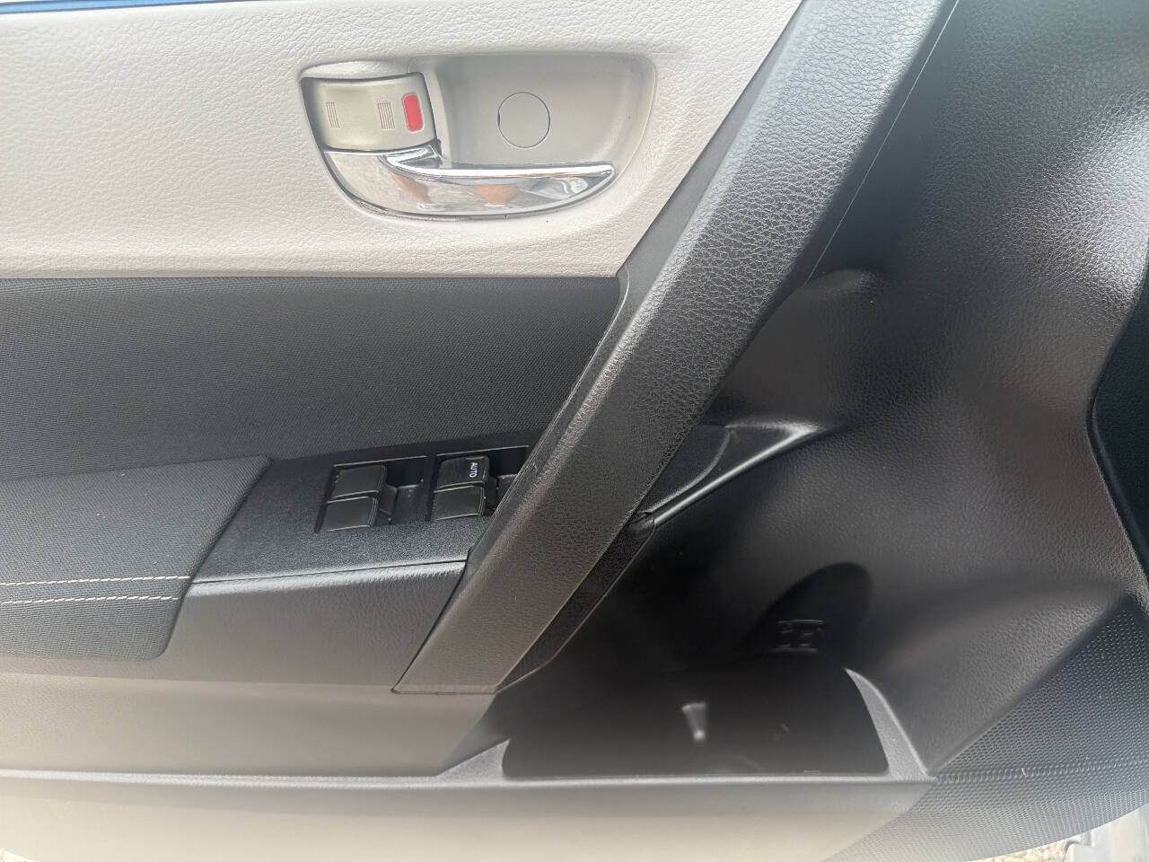 Used 2014 Toyota Corolla LE FWD image 24
