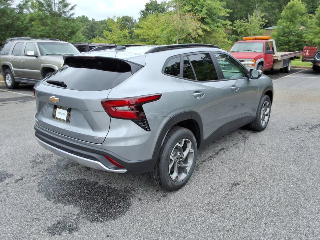 New 2026 Chevrolet Trax LT w/ Driver Confidence Package FWD image 5