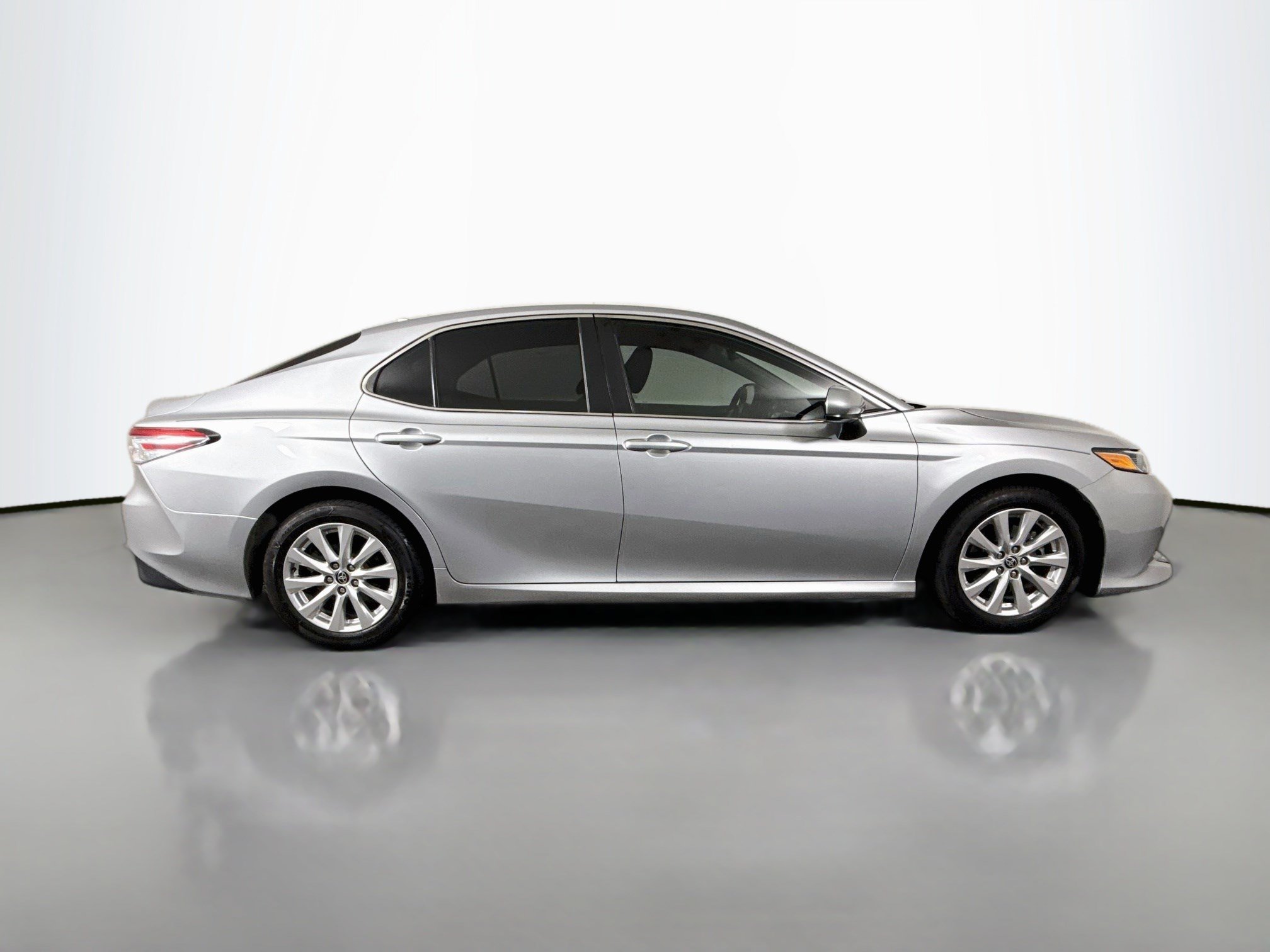 Used 2020 Toyota Camry LE FWD image 11