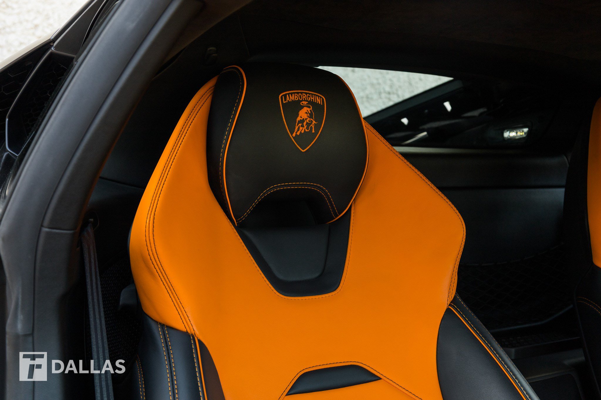Used 2022 Lamborghini Huracan EVO RWD image 32