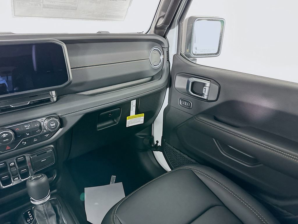 New 2026 Jeep Wrangler Unlimited Sahara AWD/4WD image 31