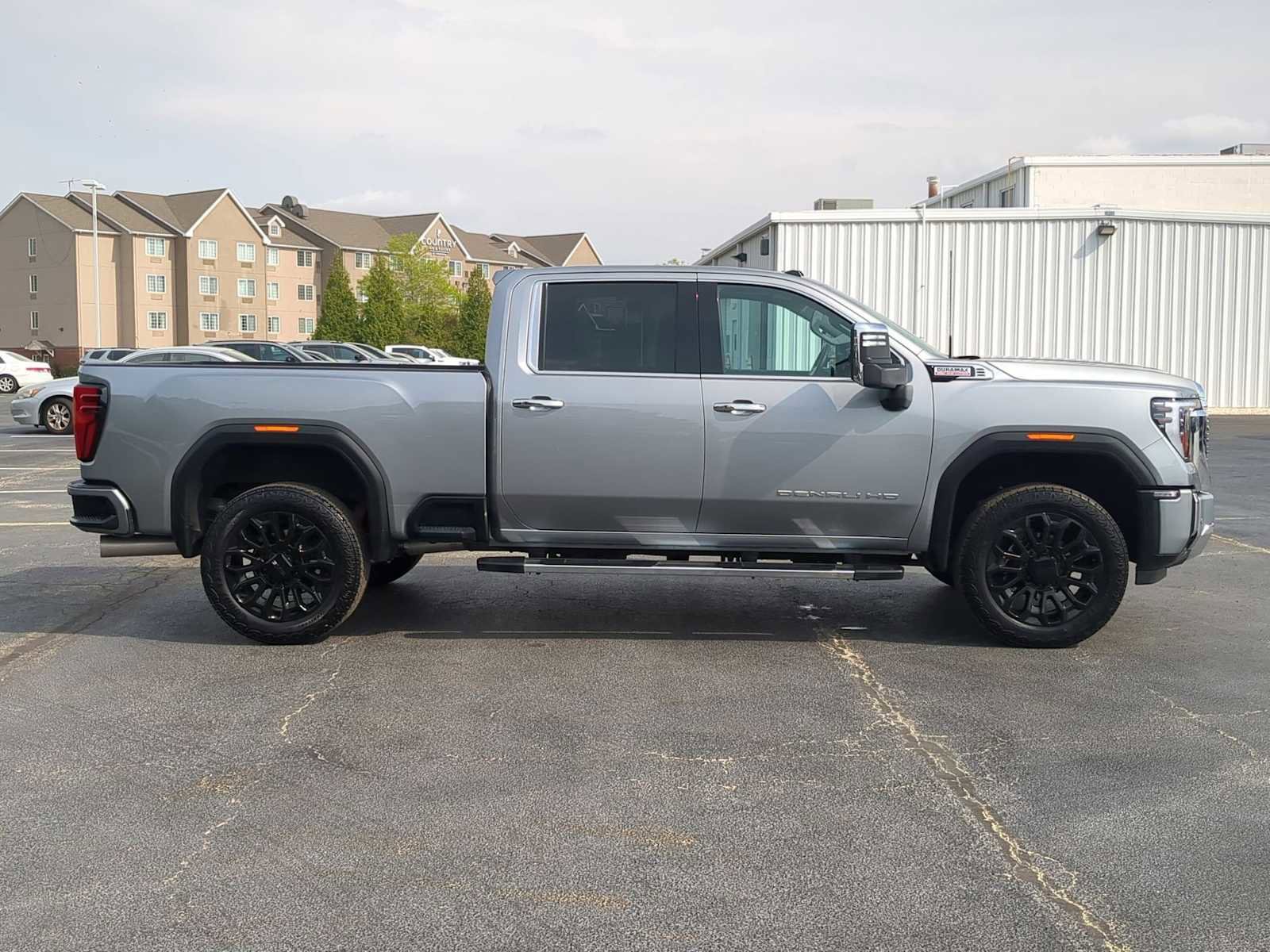 Used 2025 GMC Sierra 2500 Denali w/ Denali Reserve Package image 9
