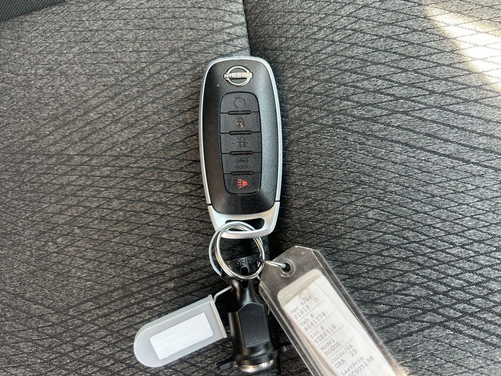 Used 2025 Nissan Rogue SV FWD image 27