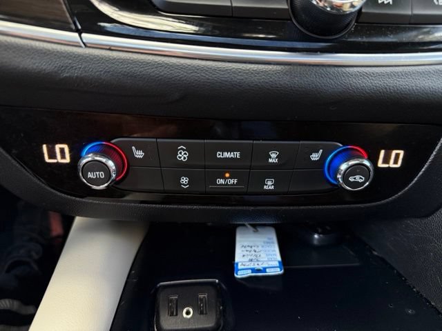 Used 2019 Buick Enclave Essence AWD/4WD image 18