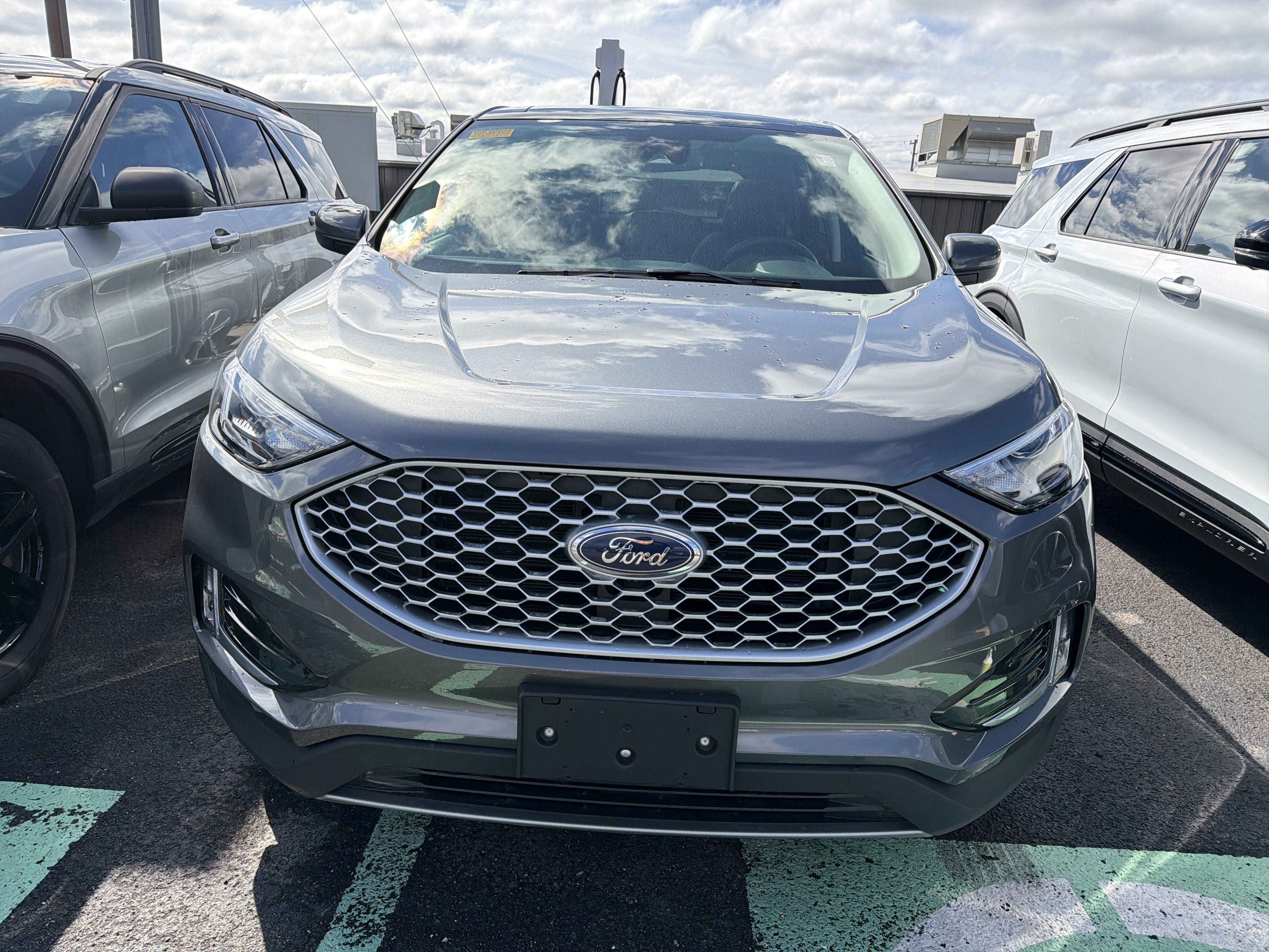 Used 2023 Ford Edge SEL image 3