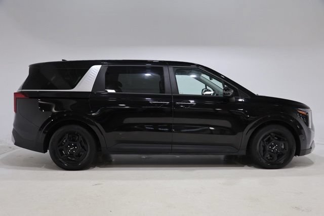 Used 2025 Kia Carnival FWD image 9