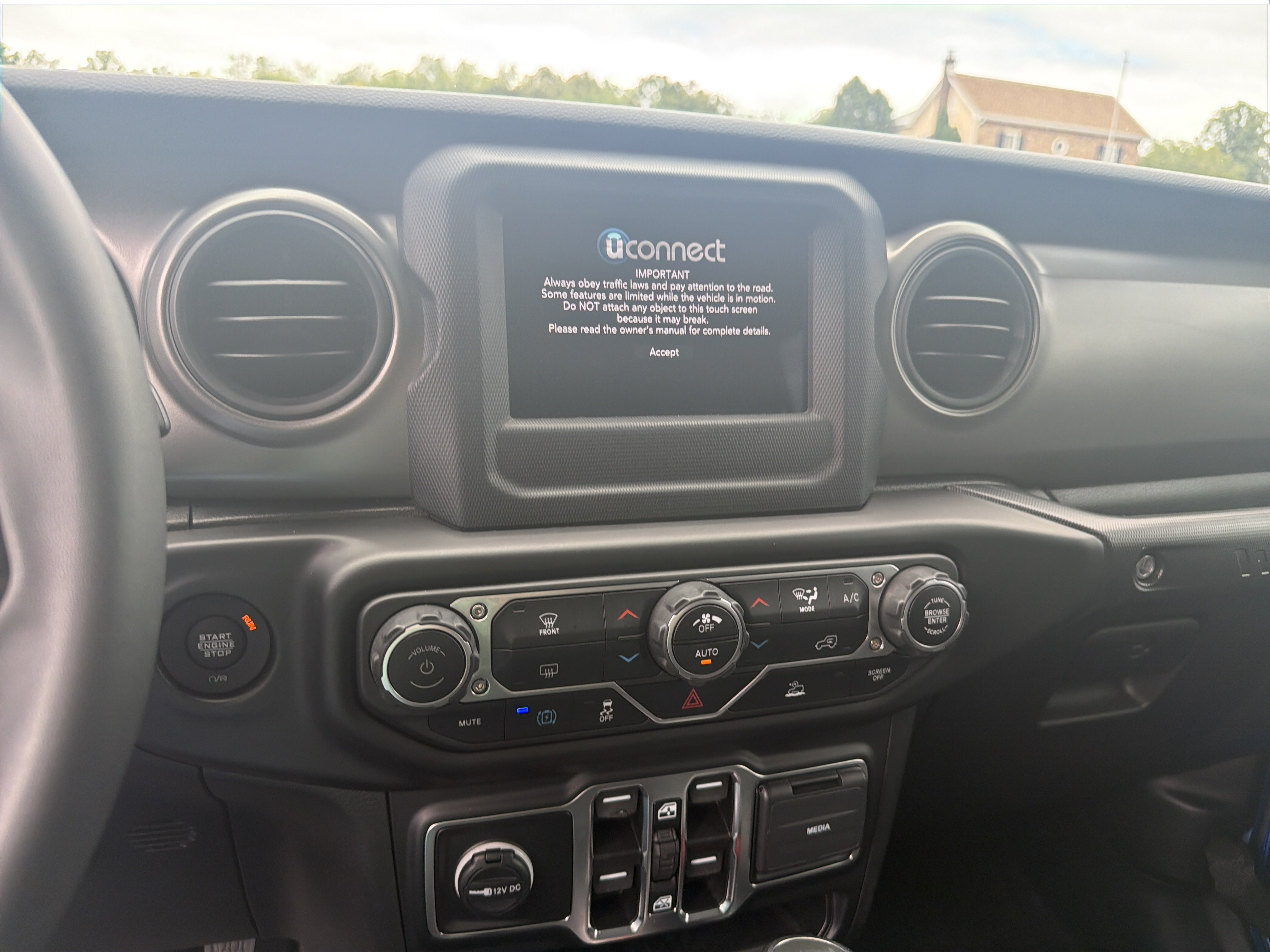 Certified 2023 Jeep Wrangler Unlimited w/ Convenience Group AWD/4WD image 19