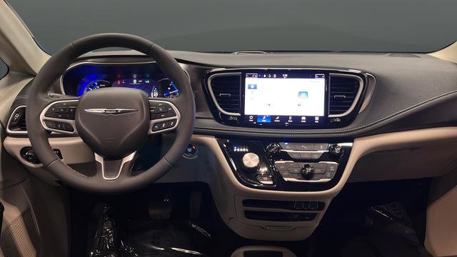 Used 2022 Chrysler Pacifica Touring-L FWD image 11