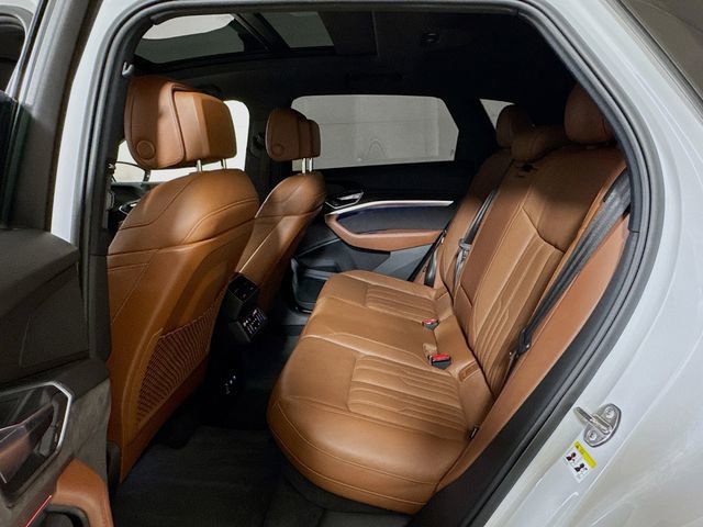 Used 2019 Audi e-tron Prestige w/ Prestige Package image 24