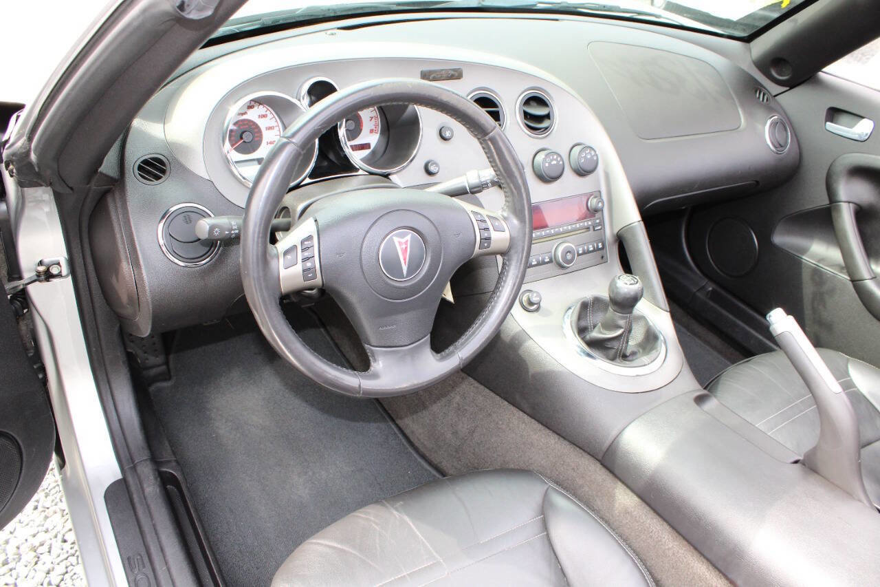 Used 2006 Pontiac Solstice Convertible w/ Premium Package image 17
