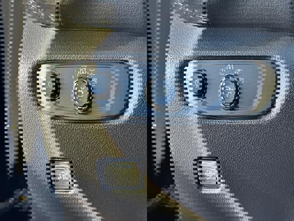 Certified 2024 Chevrolet Blazer LT w/ Convenience Package image 13