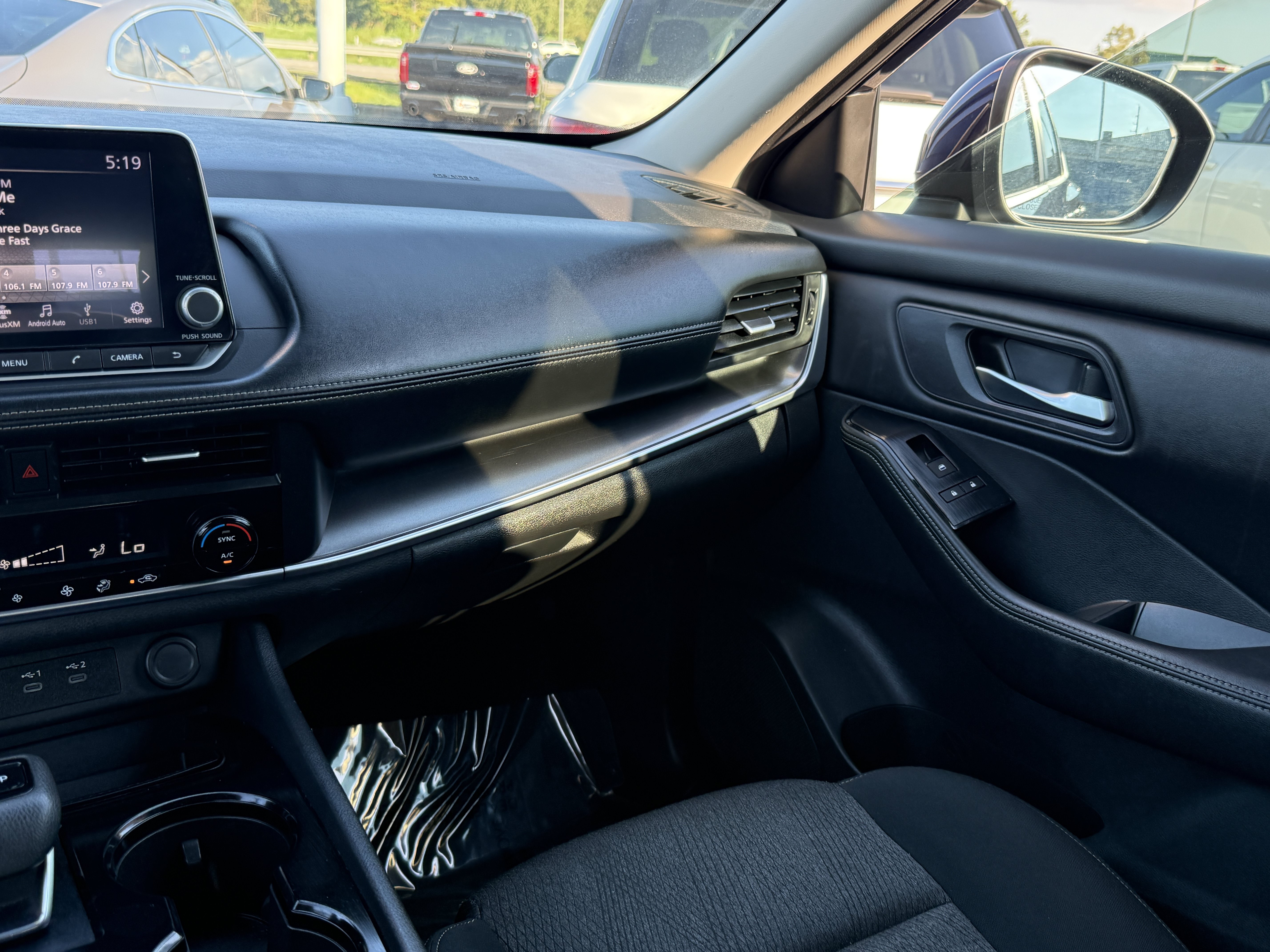 Used 2024 Nissan Rogue SV FWD image 28