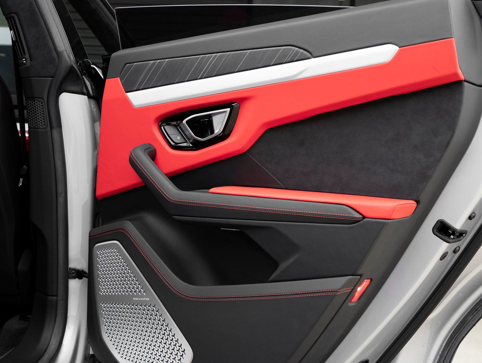 Used 2020 Lamborghini Urus image 41