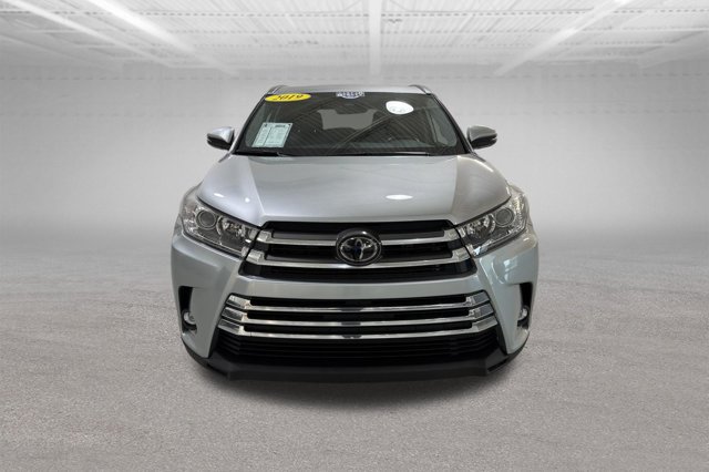 Used 2019 Toyota Highlander Limited w/ Protection Package #3 AWD/4WD image 2