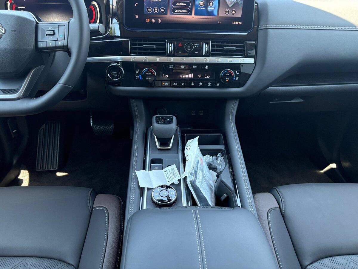 New 2026 Nissan Pathfinder Platinum AWD/4WD image 11