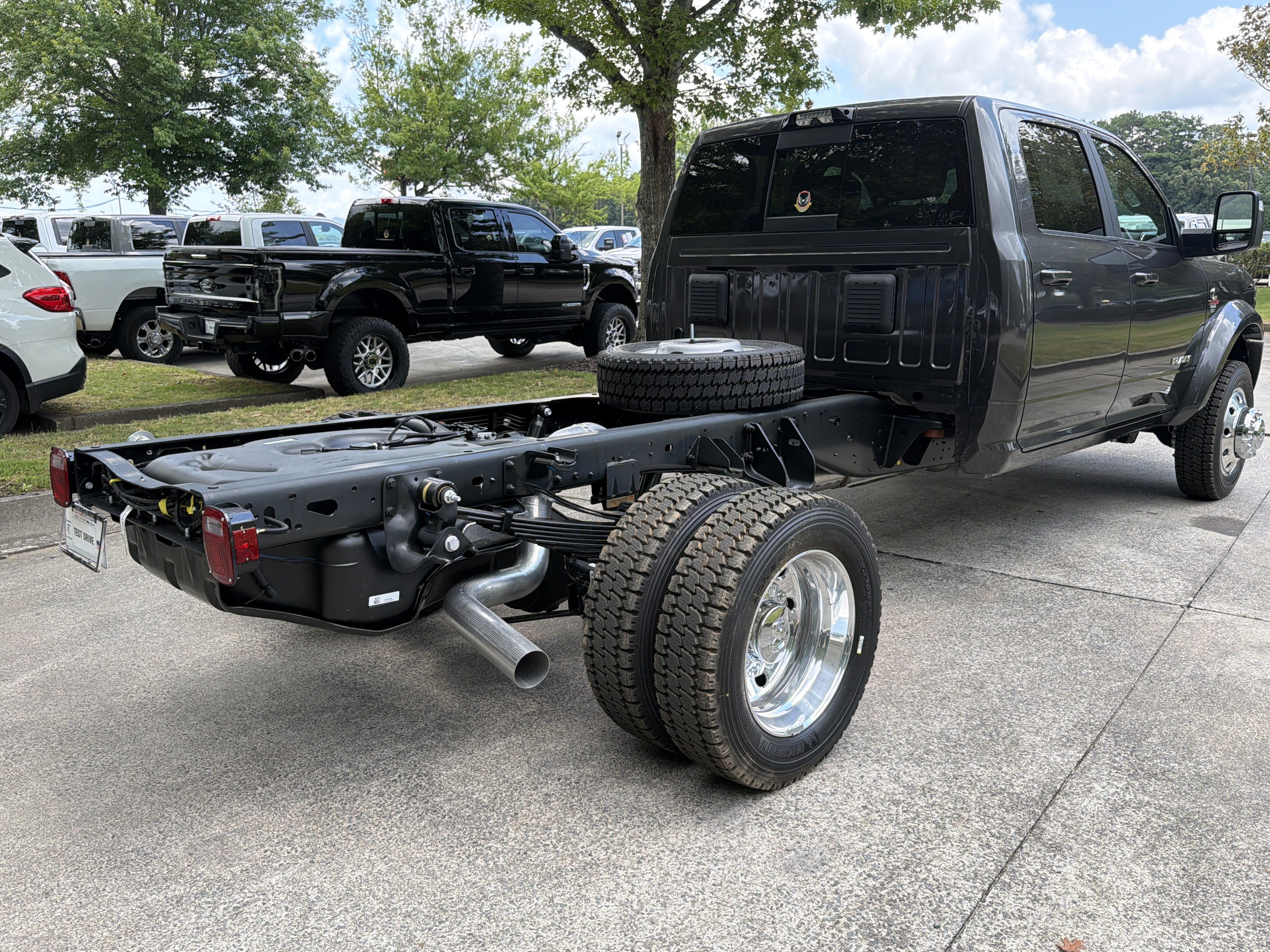 New 2026 RAM 4500 4x4 Crew Cab DRW w/ Laramie Trim Package image 7