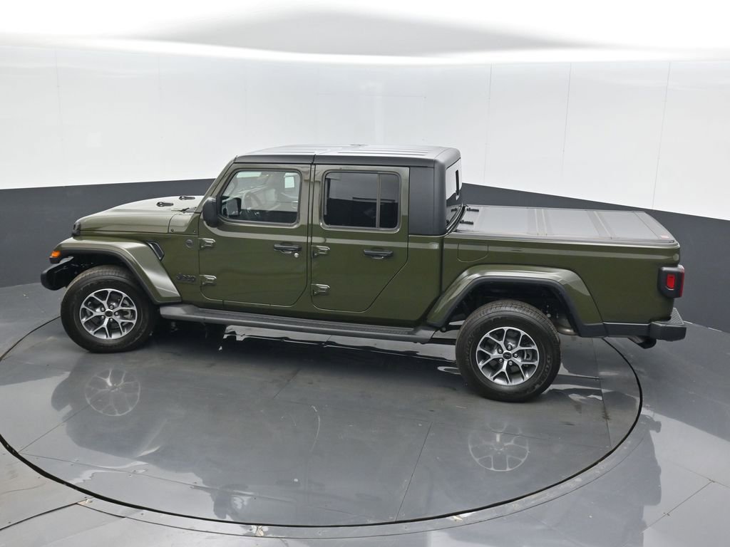 Certified 2024 Jeep Gladiator Sport image 40