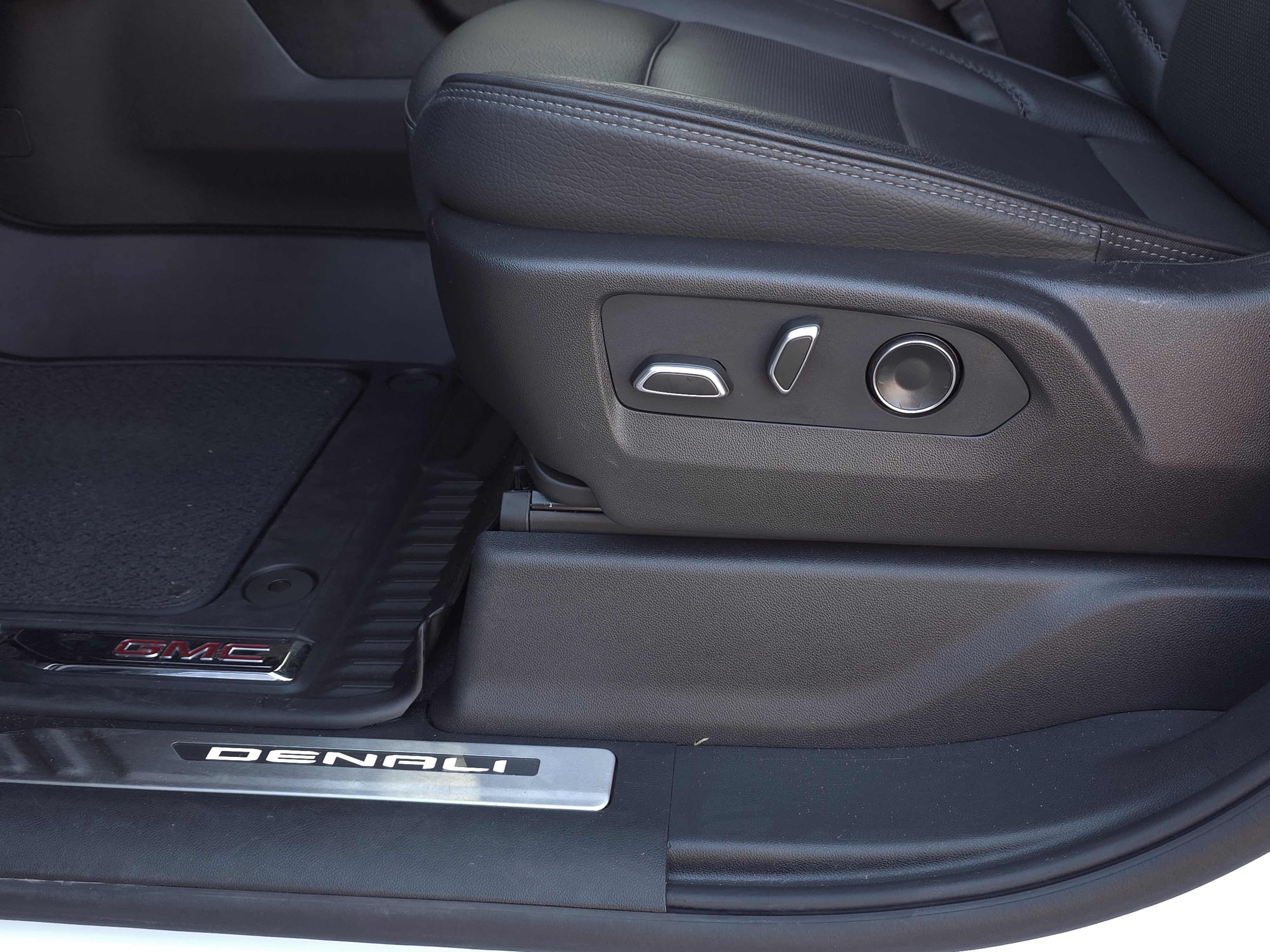 Used 2025 GMC Sierra 2500 Denali w/ Denali Reserve Package image 11