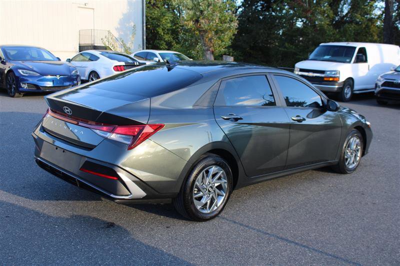 Used 2024 Hyundai Elantra SEL image 8