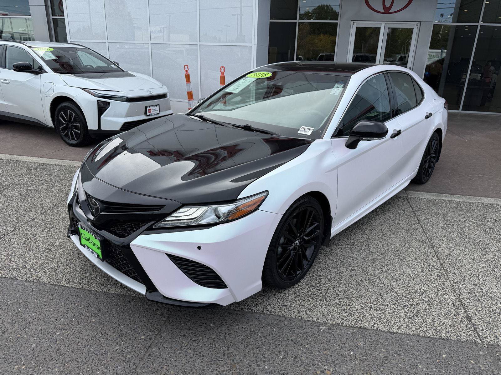 Used 2018 Toyota Camry XSE FWD image 2