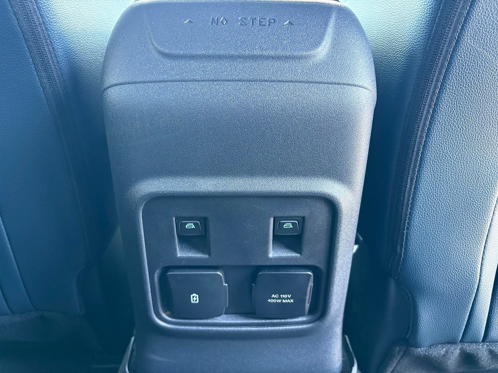 Used 2024 Ford Bronco Outer Banks w/ Sasquatch Package AWD/4WD image 32