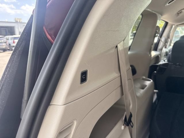 Used 2023 Chrysler Voyager LX FWD image 9