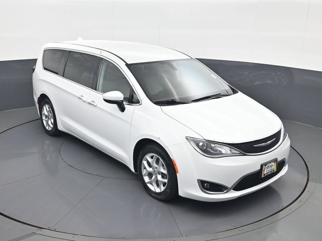 Used 2017 Chrysler Pacifica Touring Plus w/ Tire & Wheel Group FWD image 17